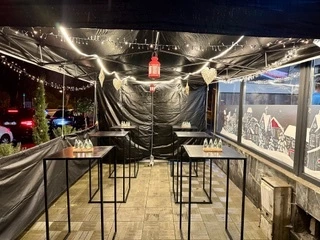 Intérieur de la tente du Foodtruck du Palais du Kebab